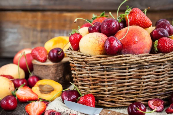 Fresh ripe summer berries and fruits — Stock Photo, Image