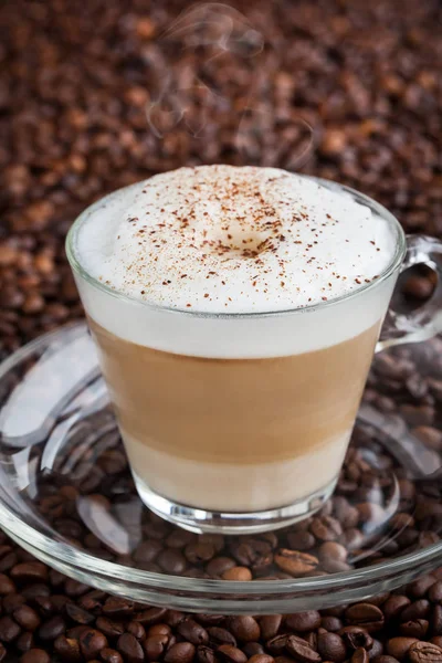 Šálek čerstvé horké latte — Stock fotografie