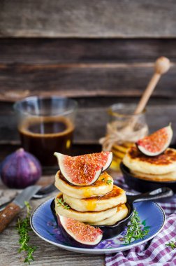 Taze incir ve bal ile süzme peynirli gözleme