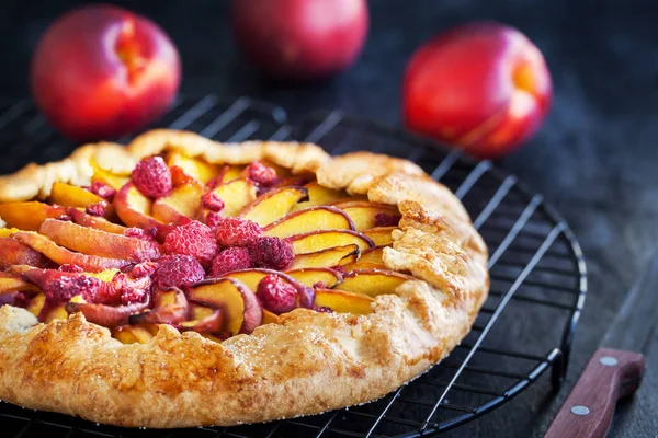 Galette'ye şeftali ve ahududu kara günü