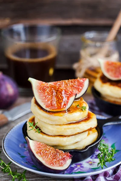 Taze incir ve bal ile süzme peynirli gözleme