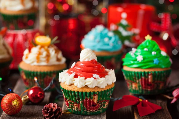 Conjunto de diferentes deliciosos cupcakes de Navidad —  Fotos de Stock