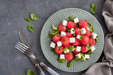 Karpuz ve beyaz peynir ile taze lezzetli salata