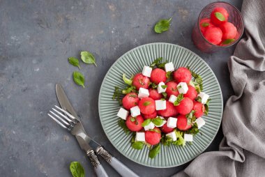 Karpuz ve beyaz peynir ile taze lezzetli salata