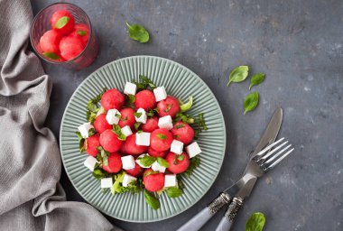 Karpuz ve beyaz peynir ile taze lezzetli salata