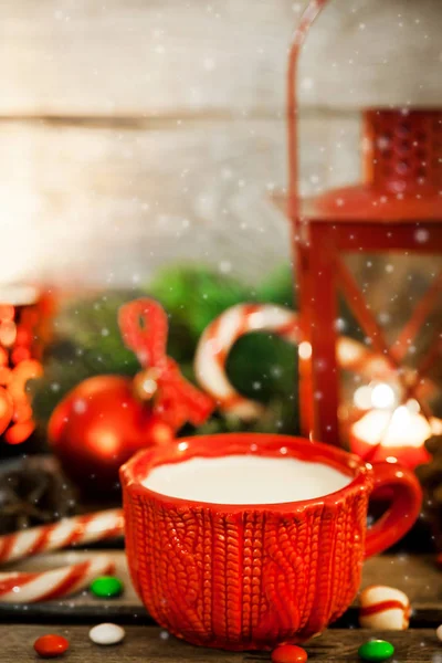 Christmas time red cup of milk and latern with candle light, hol — Stock Photo, Image