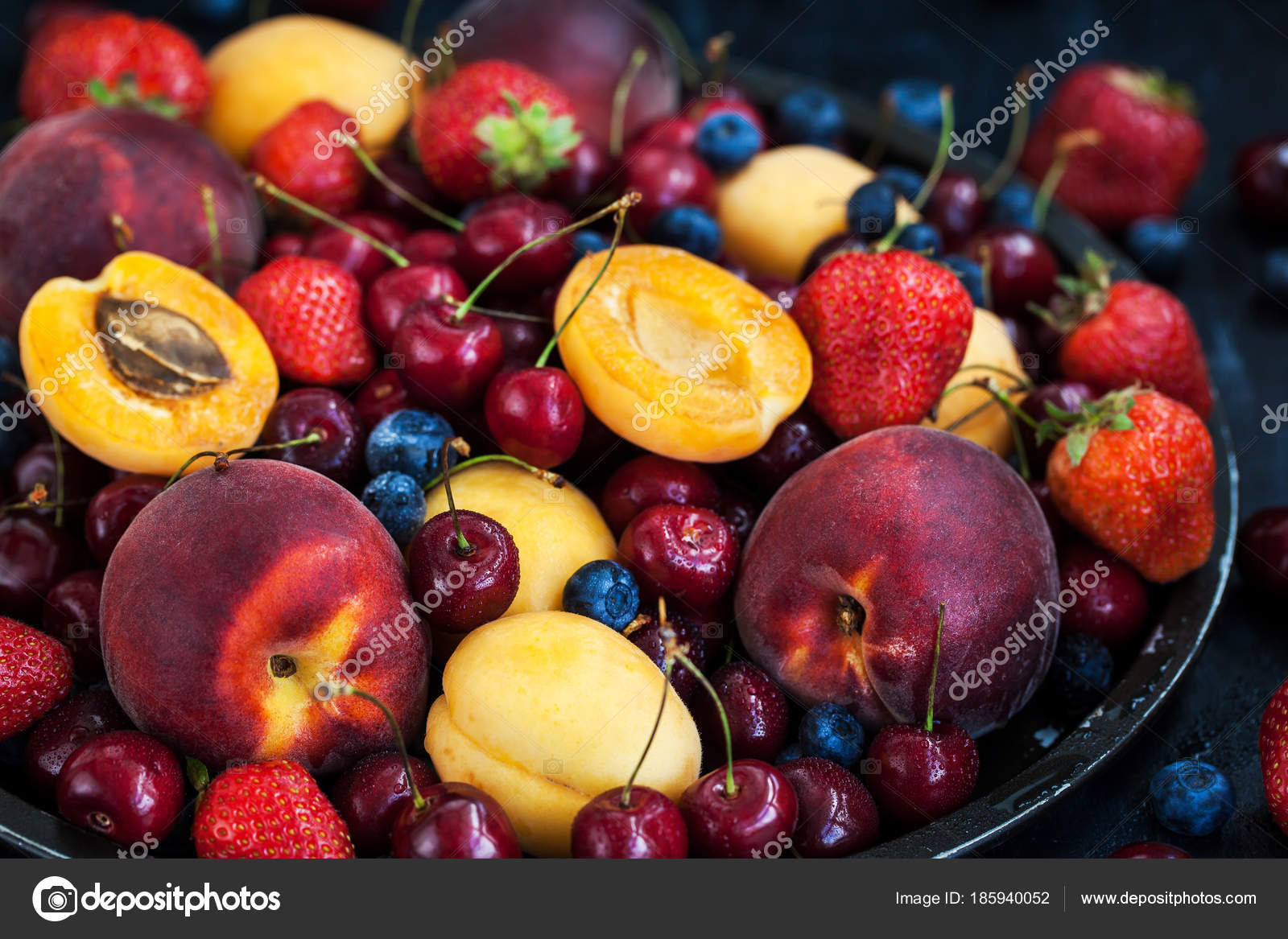 Разноцветные ягоды. Красивые фрукты. Вкусные ягоды. Красивые ягоды. Разные ягоды.