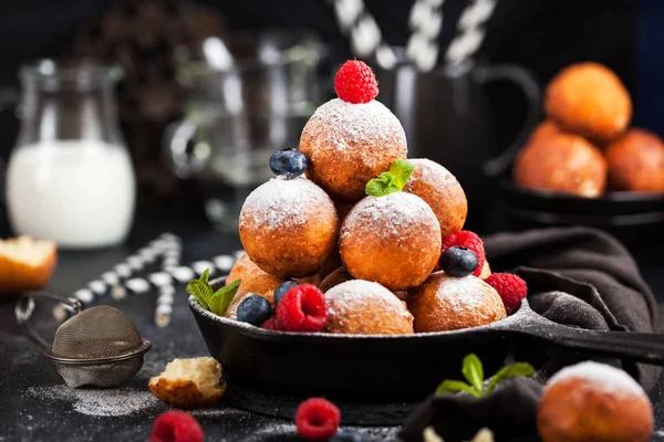 Fresh delicious homemade cottage cheese ball donuts with powdere — Stock Photo, Image