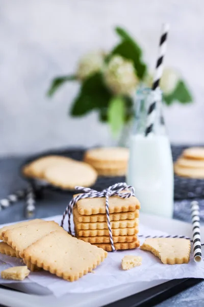 Hausgemachte Vanillebutter Shortbread Cookies Und Mil — Stockfoto