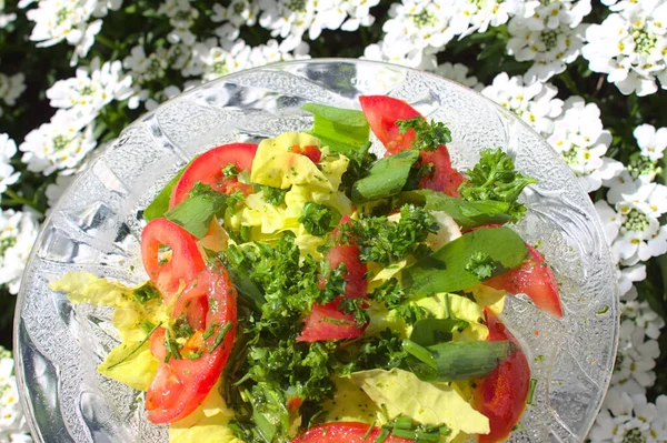 Mixes Salad Wild Garlic Front Blossoming Alyssum — Stock Photo, Image