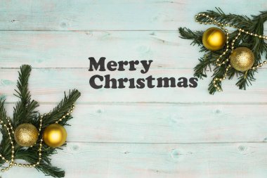 Altın süslemeli güzel bir Noel süsü.