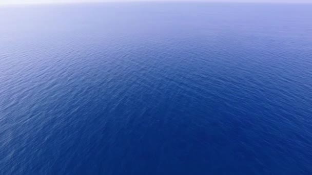 Luftaufnahme Des Schönen Türkisfarbenen Und Blauen Meeres Drohnenaufnahmen Von Blauem — Stockvideo