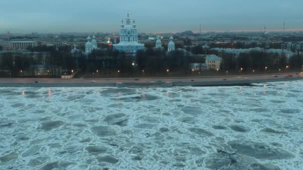 Вечеру Смольный Собор Река Нева Замерзали Зимой Санкт Петербург Россия — стоковое видео