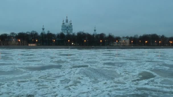 Akşamları Smolniy Katedrali Neva Nehri Dondurur Petersburg Rusya Drone Videosu — Stok video