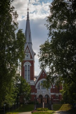 Güneşli yaz gününde Joensuun Kilisesi. Joensuu. Finlandiya