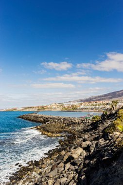 Kosta Adeje 'den kopyalanmış kopyasıyla güney Tenerife kıyı manzarası