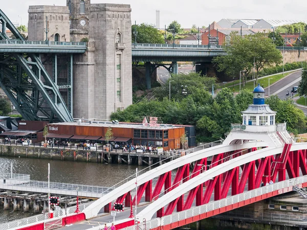 Tyne, İngiltere 'deki Newcastle. 14 Temmuz 2019. Konteynırlar bar ve restoranların eğlence amacıyla dönüştürülüyor..