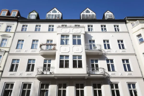 Facade of an old house in Berlin Kreuzberg — Stock Photo, Image