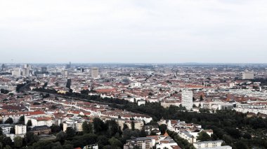 Berlin yüksek karşıtlık Panoraması ile parlak gök
