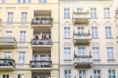 güzel bir eski Berlin Kreuzberg binanın cephe