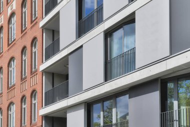 Berlin Kreuzberg yeni ve eski evde