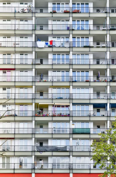 Sociale huisvesting, details van een wolkenkrabber in Berlijn — Stockfoto