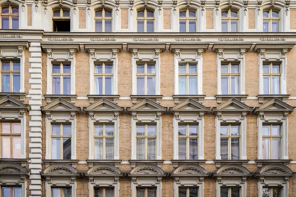 Façade d'une belle maison ancienne à Berlin Kreuzberg — Photo