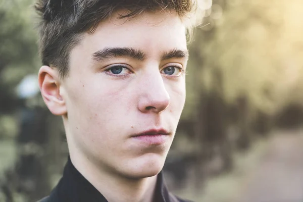 Close up portrait of a young man in a park — Stock Photo, Image