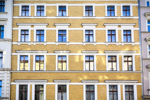 Gevel van een mooi oud huis in Berlijn Kreuzberg — Stockfoto