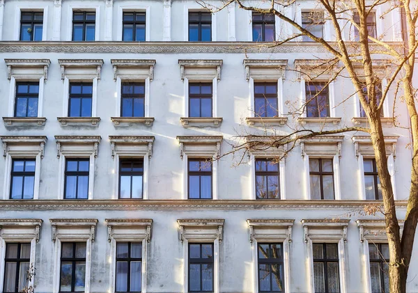 Gevel van een mooi oud huis in Berlijn Kreuzberg — Stockfoto