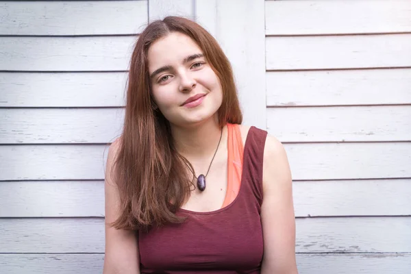 Retrato de uma jovem sorridente — Fotografia de Stock