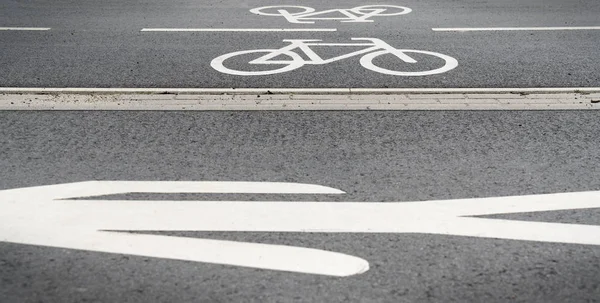 Marcas de carretera para bicicletas y peatones —  Fotos de Stock