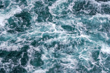 Arkaplan için suyu çalkaladı