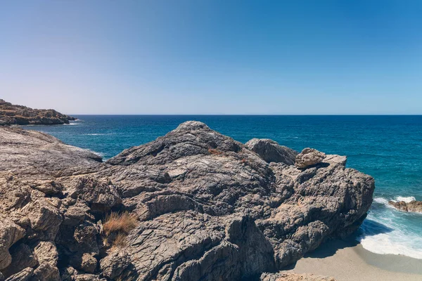 Rotsachtige Baaien Kreta Met Blauwe Zee Lucht — Stockfoto