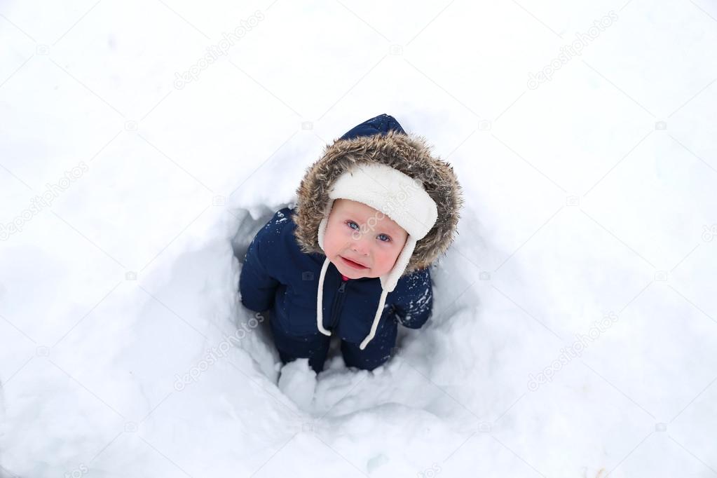 Cold Baby in Winter Snowsuit in Snow — Stock Photo © Christin_Lola