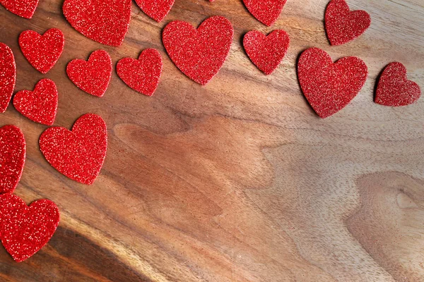 Red Sparkle Valentine 's Hearts Frame Cherry Wood Background — стоковое фото