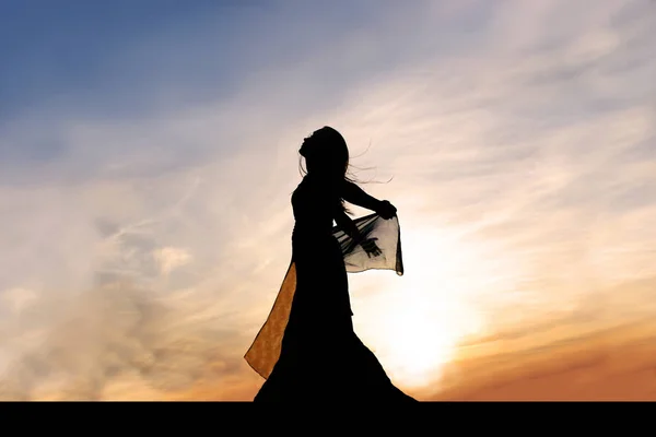 Silhouette of Beautiful Young Woman Outside at Sunset Praising G — Stock Photo, Image