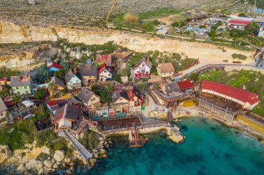 Temel Reis köyünün havadan görünüşü. Güneşli bir gün. Malta adası