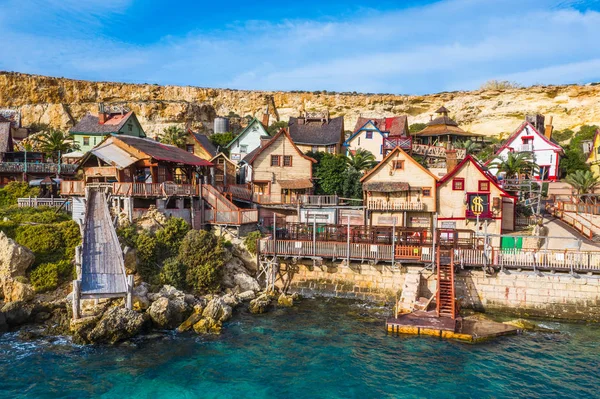 Temel Reis Köyü. Mellieha şehri, deniz. Malta adası