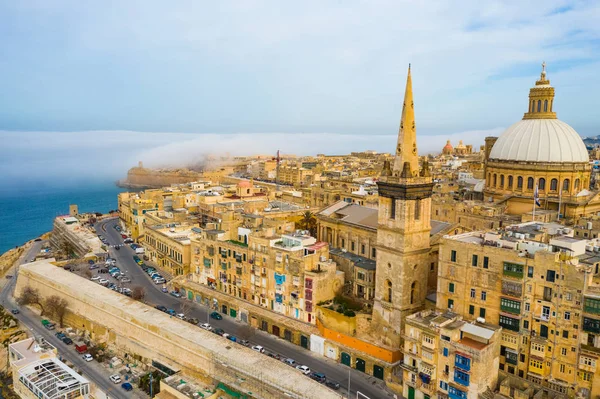 Flygfoto Över Valletta Kupol Kyrka Moln Dimma Blå Himmel Förenade — Stockfoto