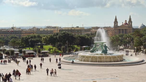 Triton Fontein Floriana Stad Voor Ingang Van Valletta Malta Mensen — Stockvideo