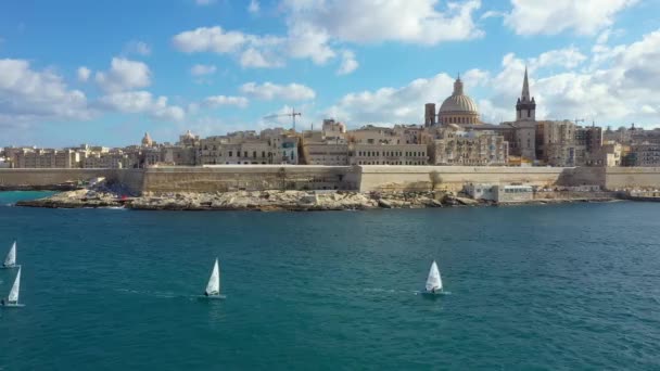 Vista Aérea Iglesia Principal Cúpula Barcos Vela Mar Luz Del — Vídeo de stock