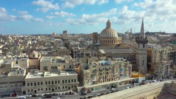 Valletta Şehrinin Havadan Görüntüsü Ana Kilise Kubbe Gün Işığı Bulutlu — Stok video