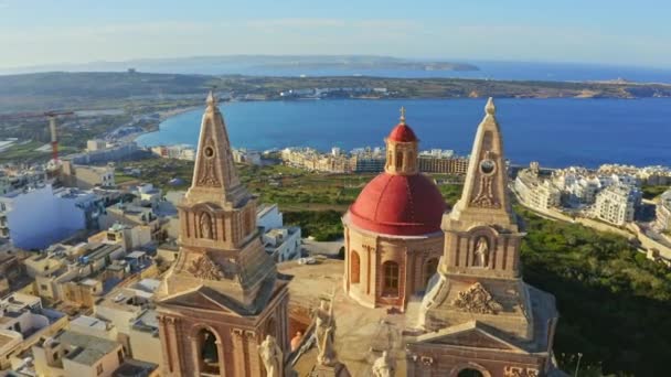 Vista Aérea Cerca Vista Iglesia Parroquial Mellieha Nacimiento Nuestra Señora — Vídeo de stock