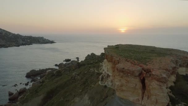 Luchtfoto Van Het Natuurlandschap Beroemde Zand Maltezer Ghajn Tuffieha Strand — Stockvideo