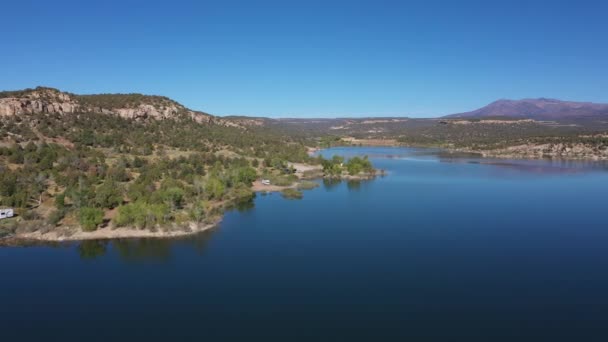 Flygfoto Över Recapture Reservoir Utah Staten Blå Sjö Och Berg — Stockvideo