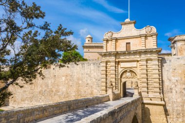 Mdina 'ya tahkim edilmiş kapı - sessiz şehir, Malta' nın eski başkenti