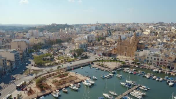 Msida Marina Kirche Yachten Boote Sonniger Tag Kamera Bewegt Sich — Stockvideo