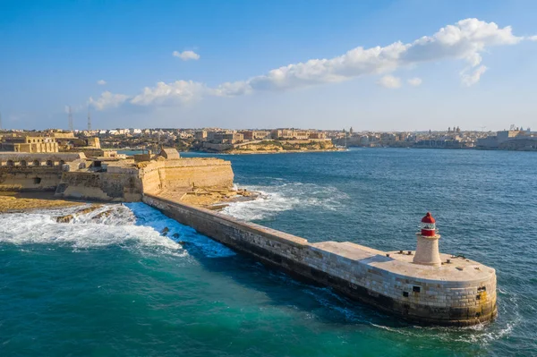 Flygfoto Över Den Röda Fyren Och Fort Ricasoli East Breakwater — Stockfoto