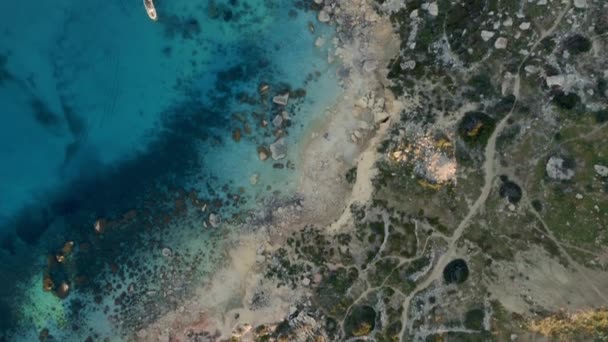 Aerial Top View Imgiebah Bay Boat Camera Moves Forward Malta — Stock Video